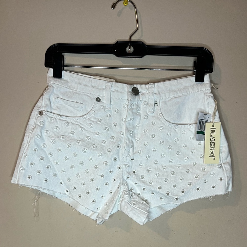 🌻BLANK NYC White Eyelet Denim Shorts - Picture 2 of 6